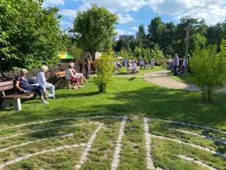 Andacht im Bibelgarten