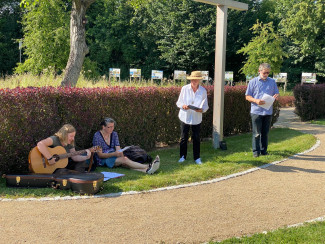 Andacht im Bibelgarten