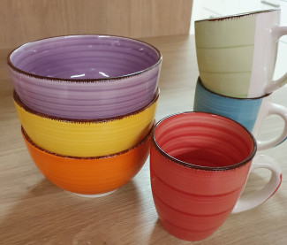 buntes Frühstücksgeschirr
